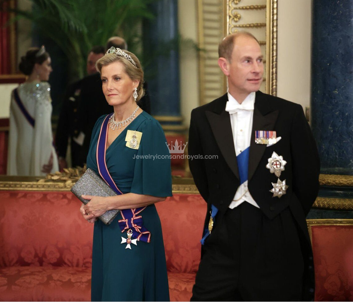 VELADA DE JOYAS EN PALACIO (2ª PARTE)